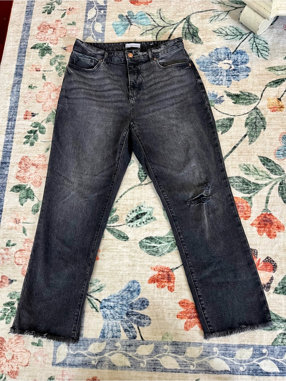 LOFT “The Curvy” Black Straight Leg Cropped Jeans Raw Hem Distressed Size 28/6